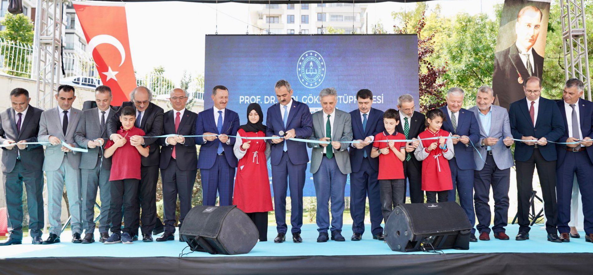 BAKAN ÖZER, PROF. DR. EROL GÖKA KÜTÜPHANESİNİN AÇILIŞINI YAPTI