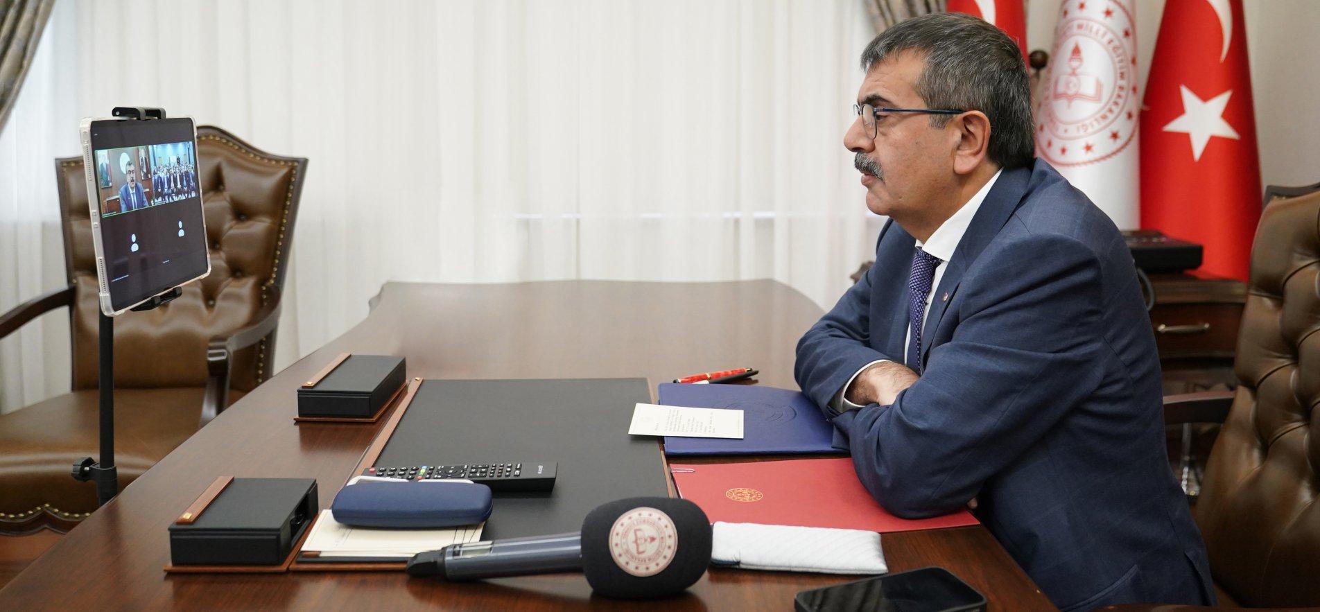 BAKAN TEKİN, BİNGÖL'DEKİ ÖĞRETMEN KONFERANSINA CANLI BAĞLANTI İLE KATILDI