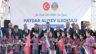 BAKAN TEKİN, KAHRAMANMARAŞ'TA AZERBAYCAN TARAFINDAN YAPILAN OKULUN AÇILIŞINI GERÇEKLEŞTİRDİ